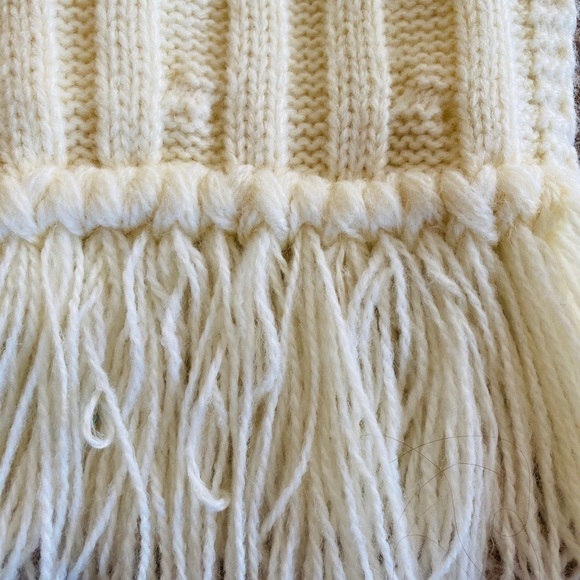 Cable knit winter white scarf. 59”L without fringe 7”W Look gorgeous and warm.
C - Picture 3 of 4